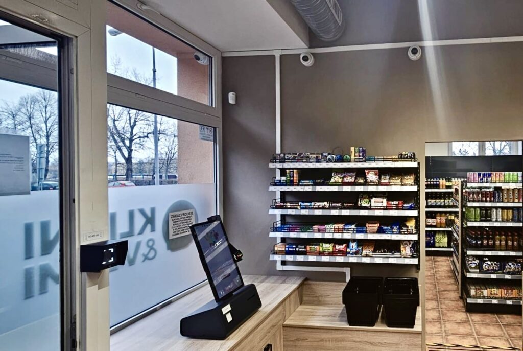 Nově otevřená prodejna Klikni & Vezmi 24/7 v Brně