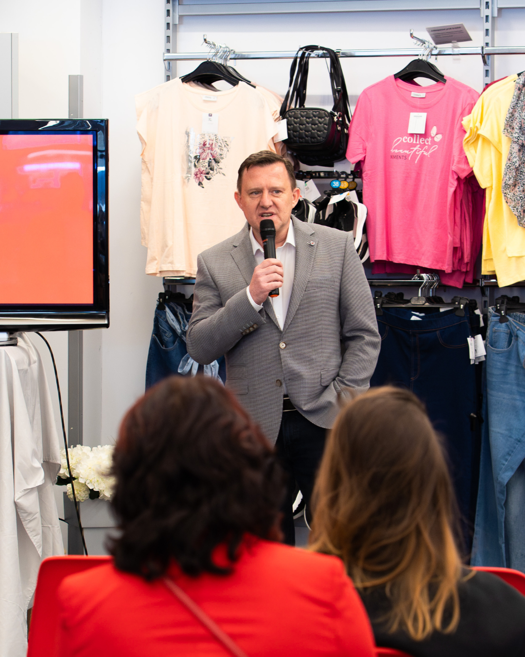 Martin Šatný, CEO KiK CZ a SK, hovoří k zástupcům médií